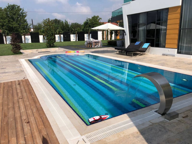 Havuz kimyasalı, havuz suyu bakımı, havuz dezenfeksiyonu, klor satışı, pH düzenleyici, yosun önleyici, algasit, şok klor, yavaş klor, havuz suyu testi, su dengeleme, havuz hijyeni, bromlu havuz kimyasalları, aktif oksijen havuz, flokülant, topaklayıcı, kireç önleyici, havuz temizliği, havuz bakım ürünleri, havuz ekipman ömrü, sağlıklı havuz, berrak havuz suyu, havuz suyu analizi.