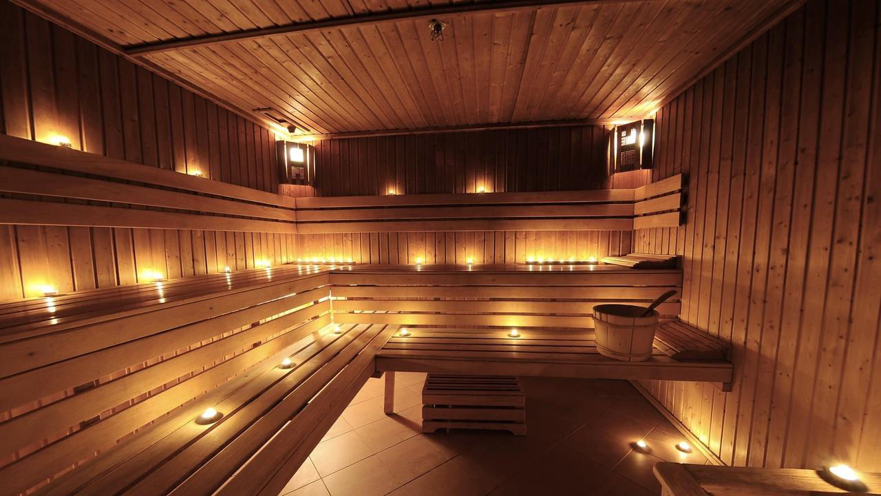 Sauna referansları, sauna projeleri, sauna yapımı, sauna tasarımı, Finlandiya saunası, kızılötesi sauna, IR sauna, konut saunası, otel saunası, SPA saunası, ticari sauna, sauna kabini, sauna sobası, sauna ahşabı, sedir sauna, Finlandiya çamı sauna, sauna kontrol paneli, sauna aydınlatması, sauna aksesuarları, anahtar teslim sauna, sauna kurulumu, ahşap işçiliği sauna, modern sauna, geleneksel sauna, sauna firması referansları.